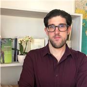 Sono laureato in Lingue e Letterature Straniere ed offro la mia disponibilità per preparare esami di lingua e come aiuto compiti